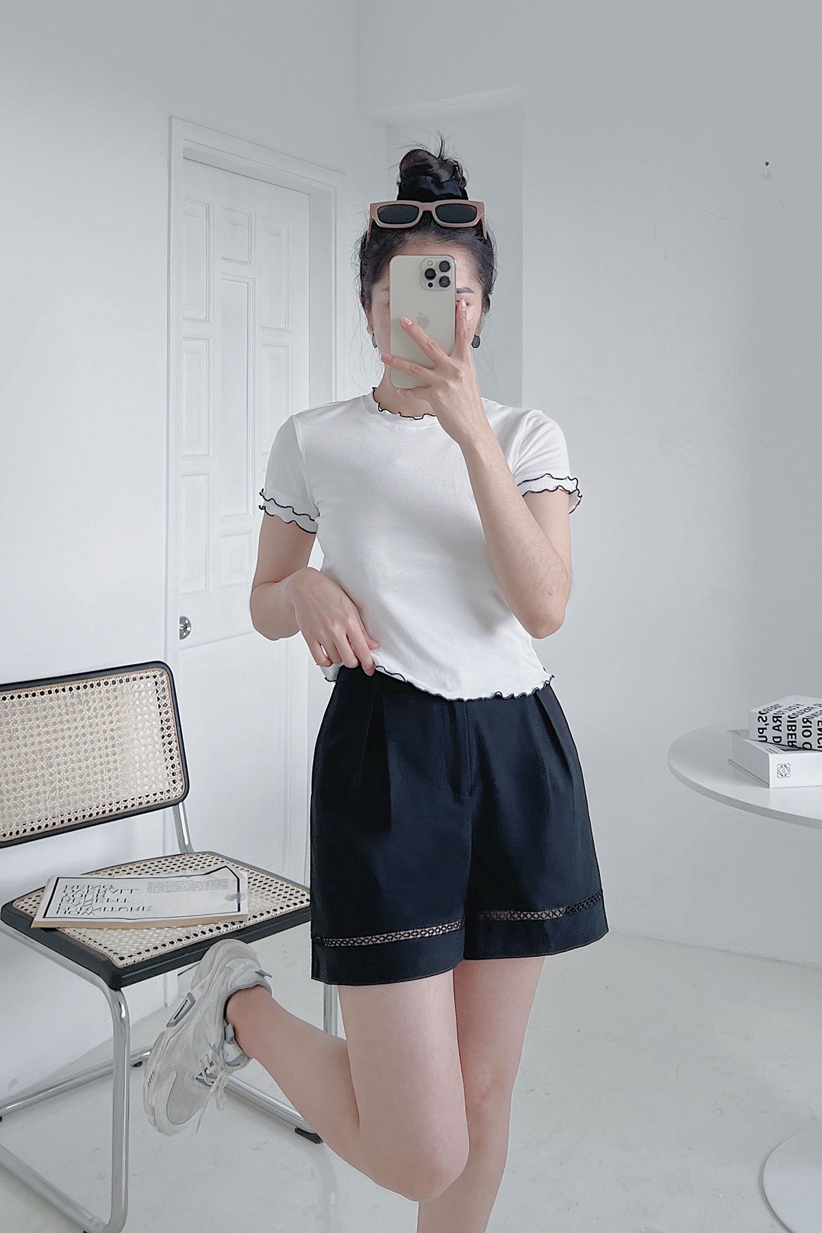 Quần Short VIENTRAN Ren Gấu V64S22H008
