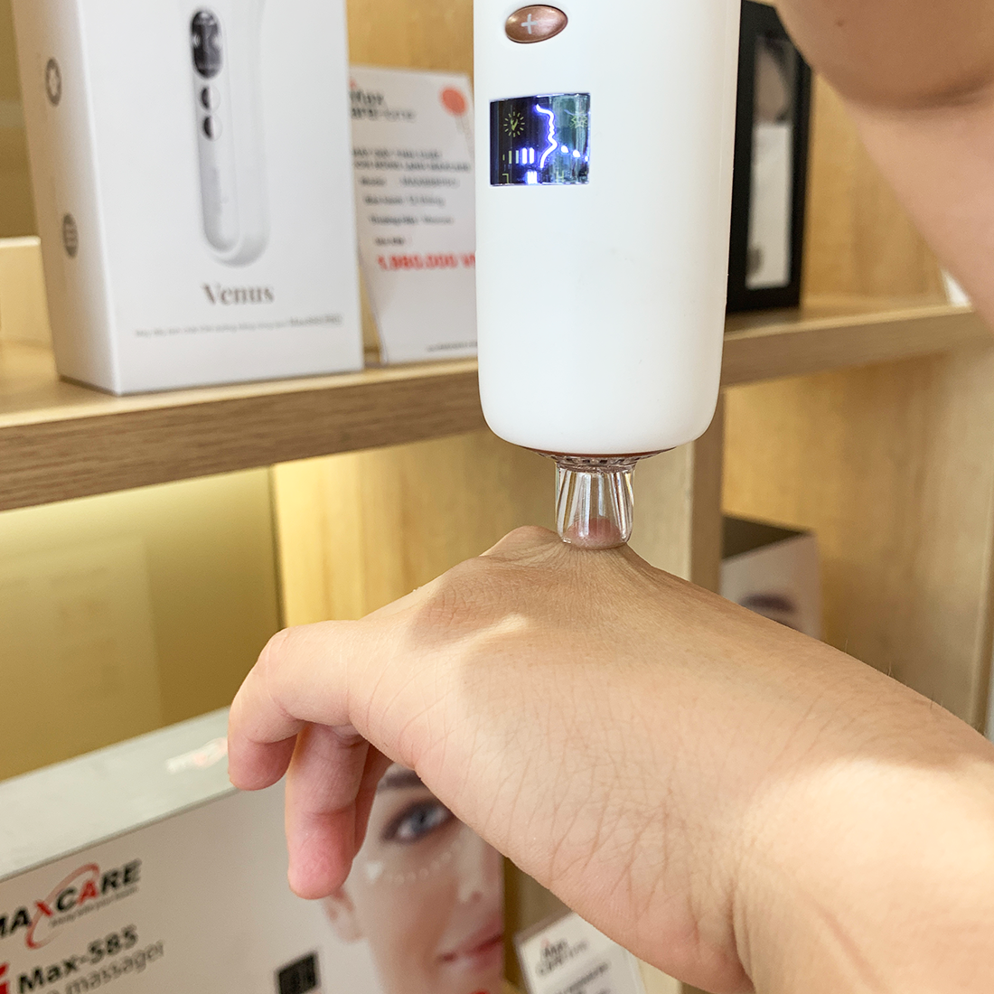 Máy hút mụn đầu đen nóng lạnh Max666
