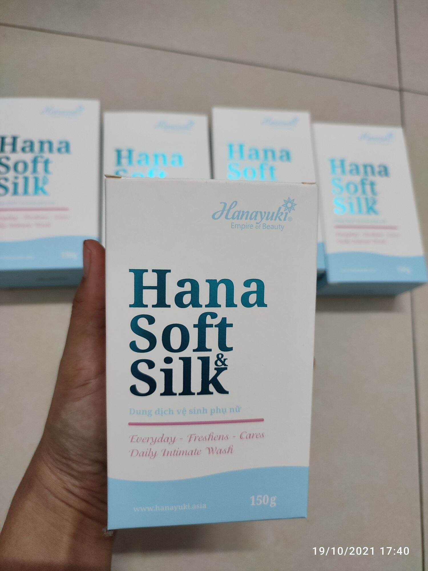 Dung dịch vệ sinh phụ nữ Hana Soft & Silk