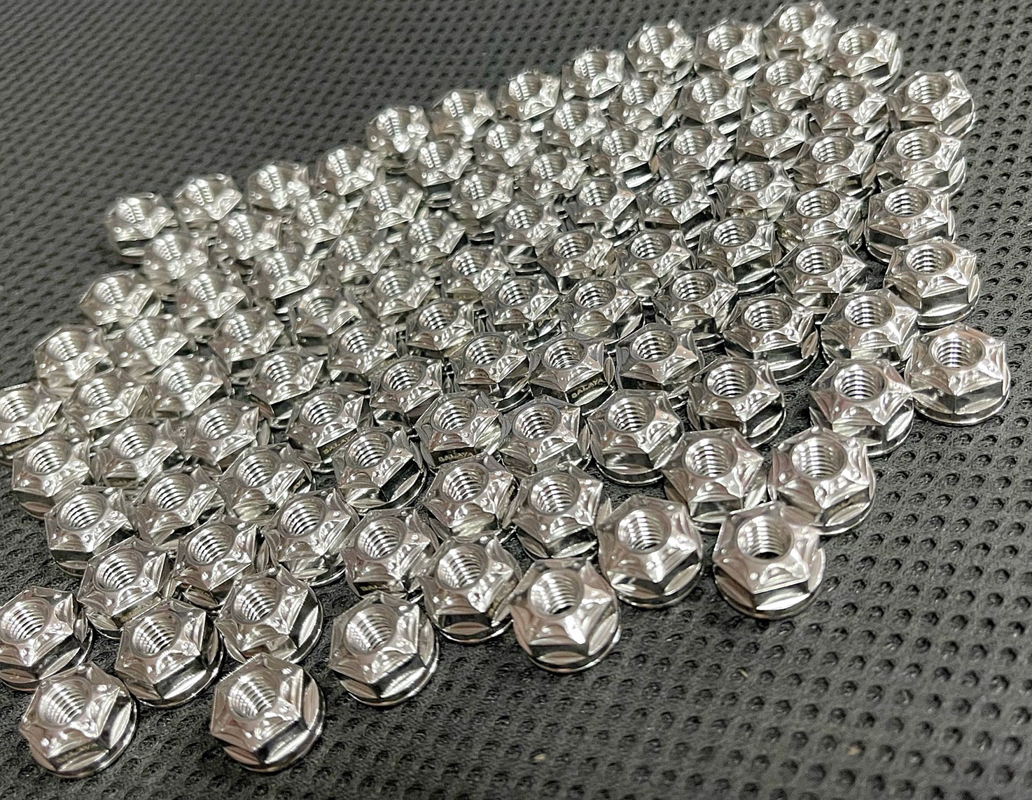 Tán Inox - Titanium Cho Các Dòng Xe