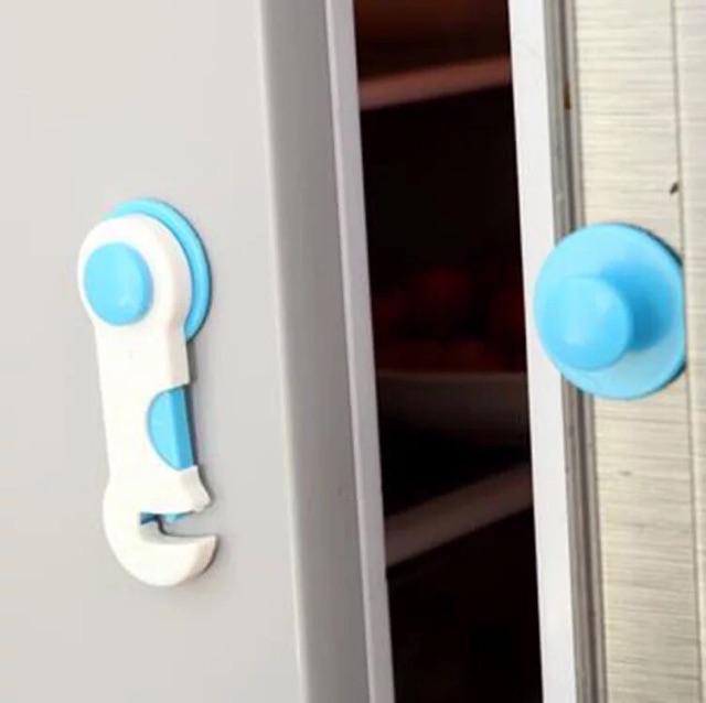 Dụng Cụ Khóa Tủ An Toàn Cho Bé