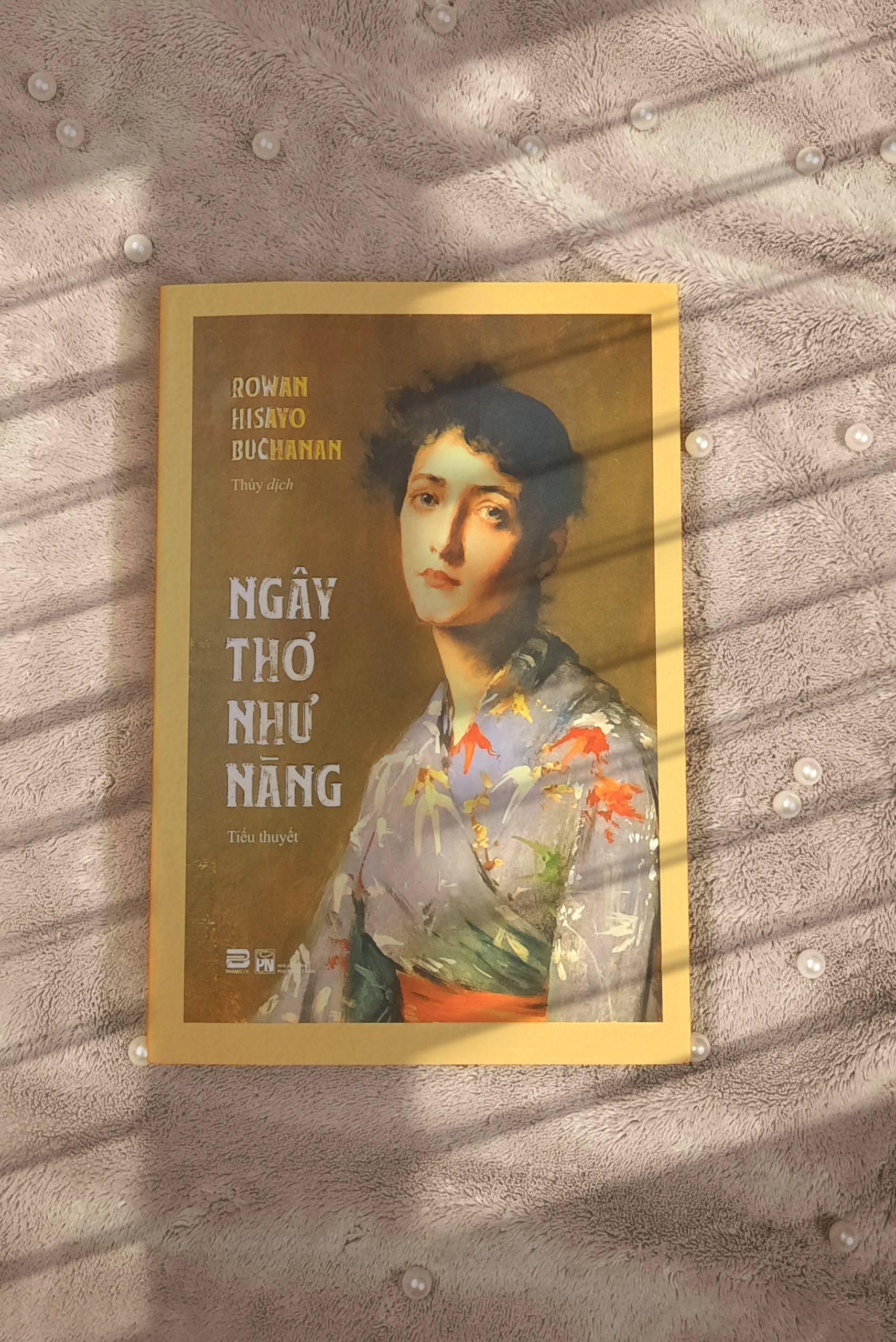 Sách - Ngây thơ như nàng (Tiểu thuyết)