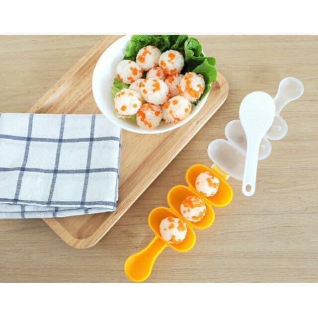 Khuôn lắc cơm cho bé ăn dặm
