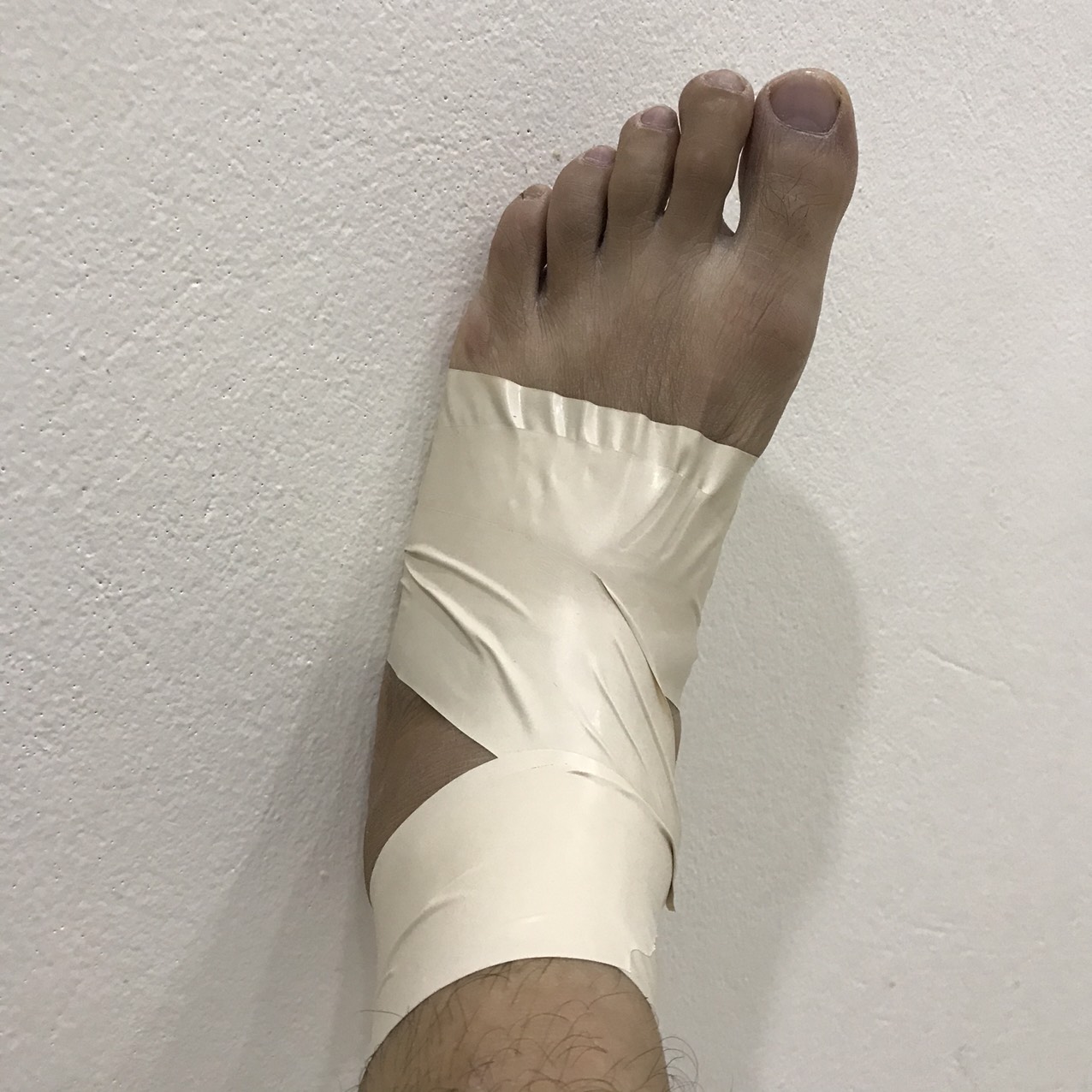 Băng keo hỗ trợ cơ chơi đá bóng