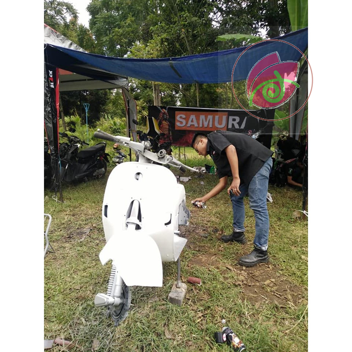 2/102 White Samurai Spray Paint 102