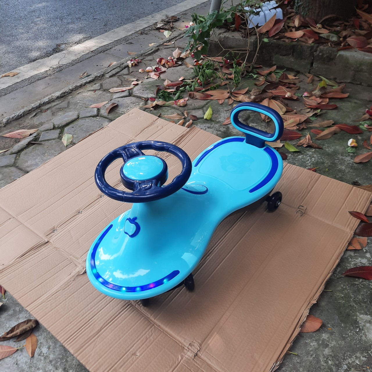 Xe chòi chân cho bé - Xe lắc chòi chân cao cấp có nhạc và đèn Led cho bé từ 1-5 tuổi.Bảo hành 1 năm