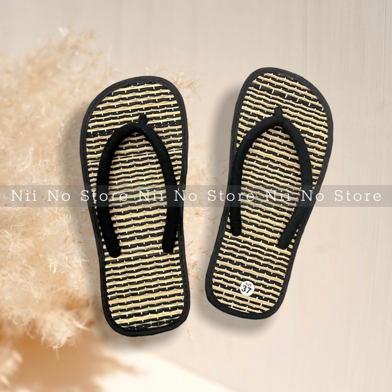 Dép chiếu cói màu đen quai nhung