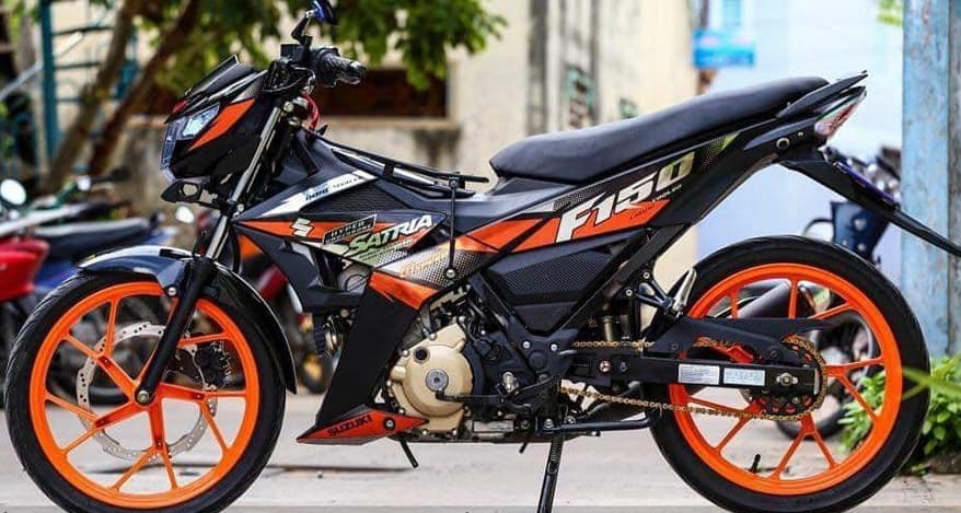 Tem xe satria fi đỏ đen CROM