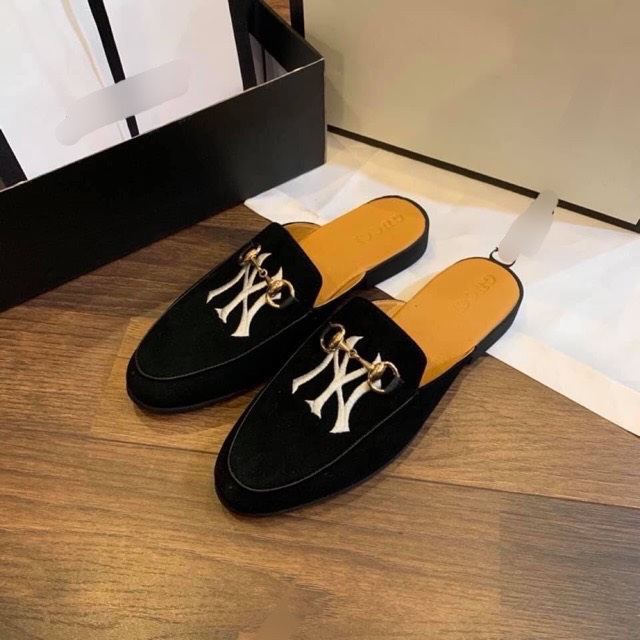 Sục da lộn thêu NY đen nam