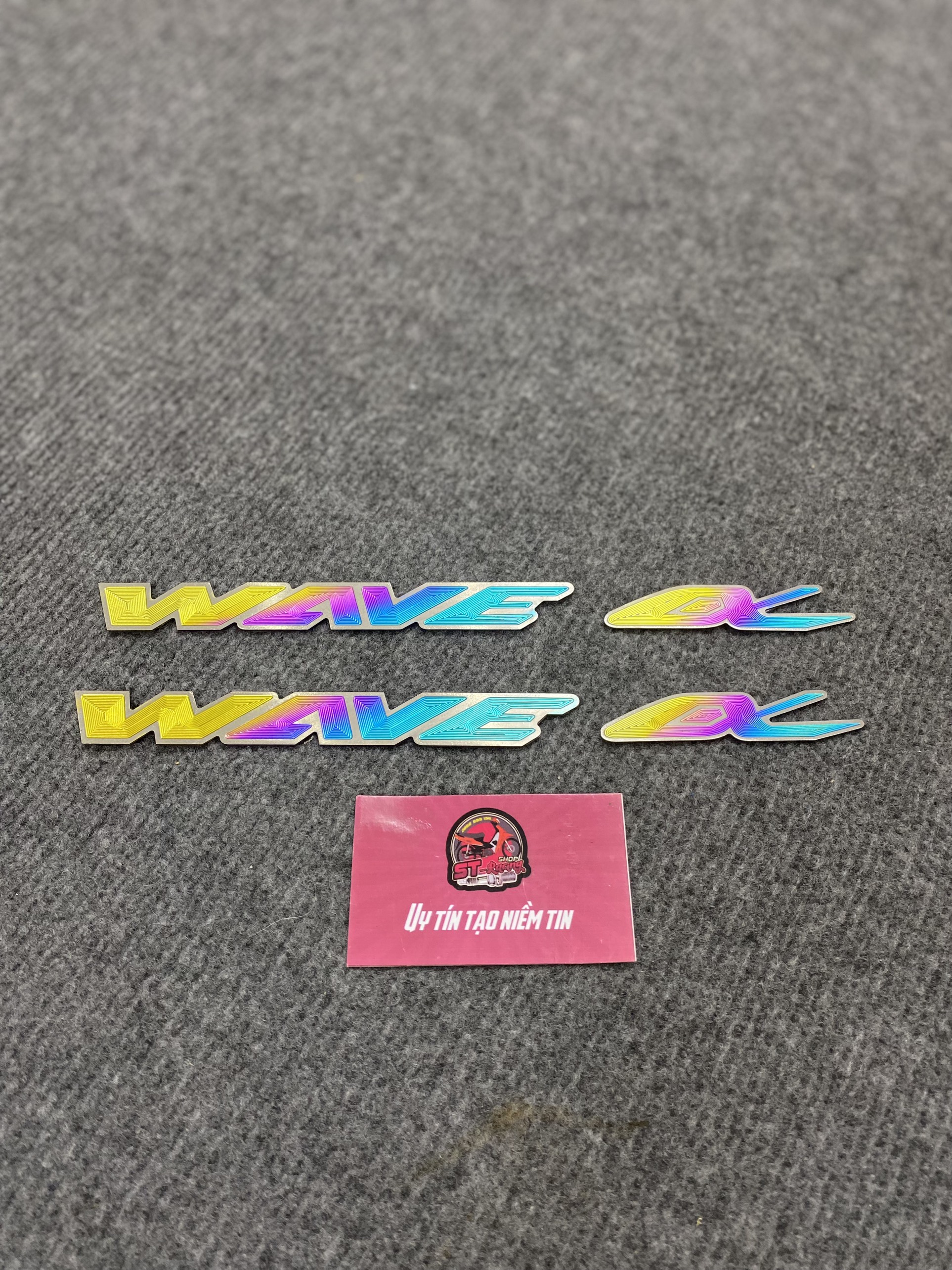 TEM TITAN CHỮ WAVE ALPHA