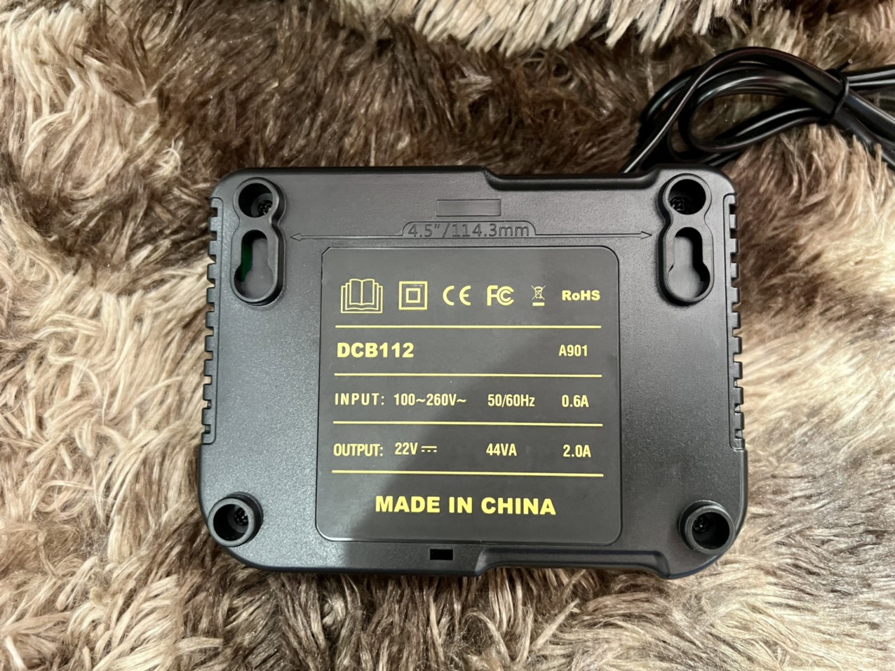 Sạc Dewalt Dcb118- 3A , Điện 220V.