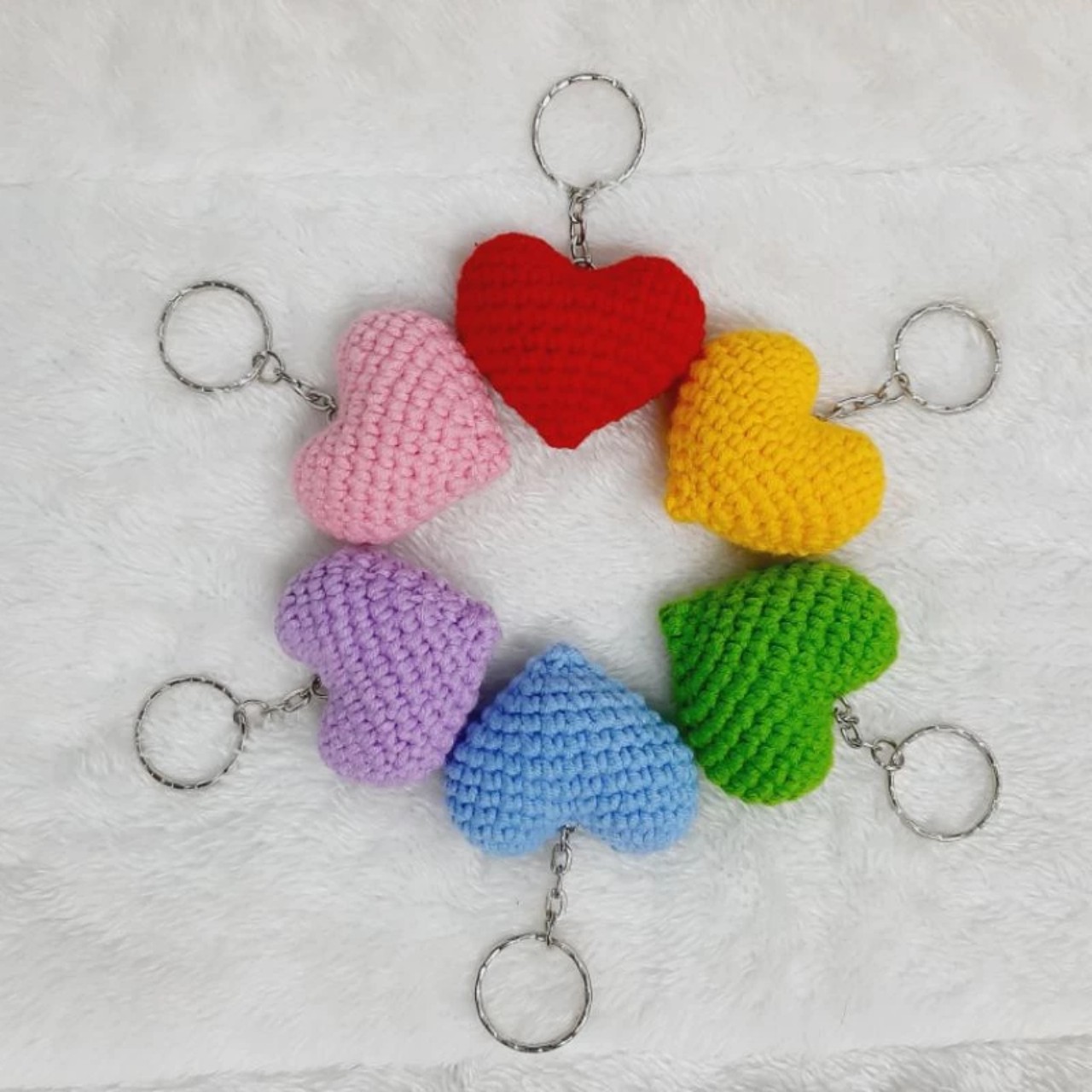 Móc khóa trái tim bằng len handmade dùng trang trí
