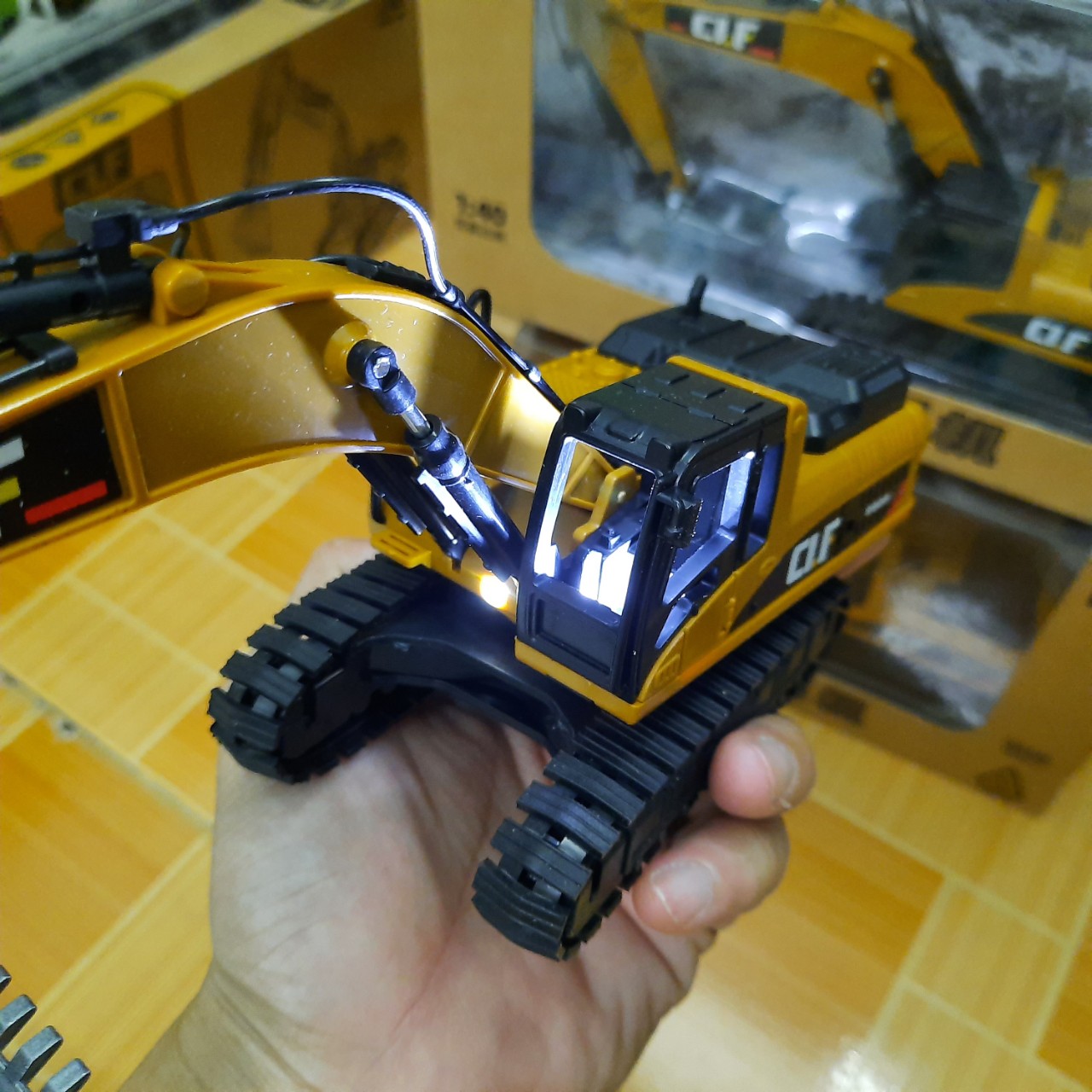 Mô hình xe cẩu xúc bằng hợp kim và nhựa tỉ lệ 1:40 Đồ chơi xe công trình cho trẻ em (xe mô hình không có điều khiển)