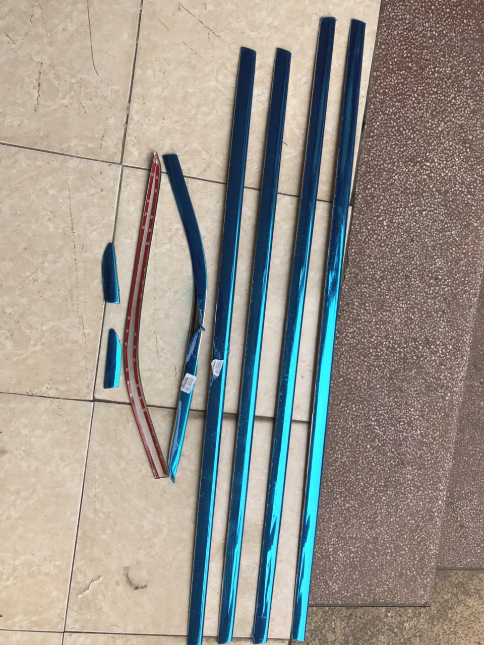 Nẹp viền chân kính xe Xpander