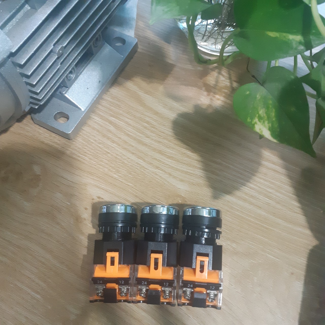 Nút nhấn nhả không đèn ON OFF phi 22 , 1NO 1NC