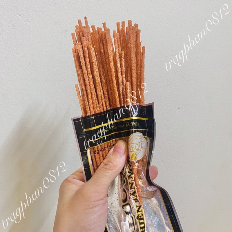 Tăm cay đen, bim que cay đen Aluowa (gói 20g)