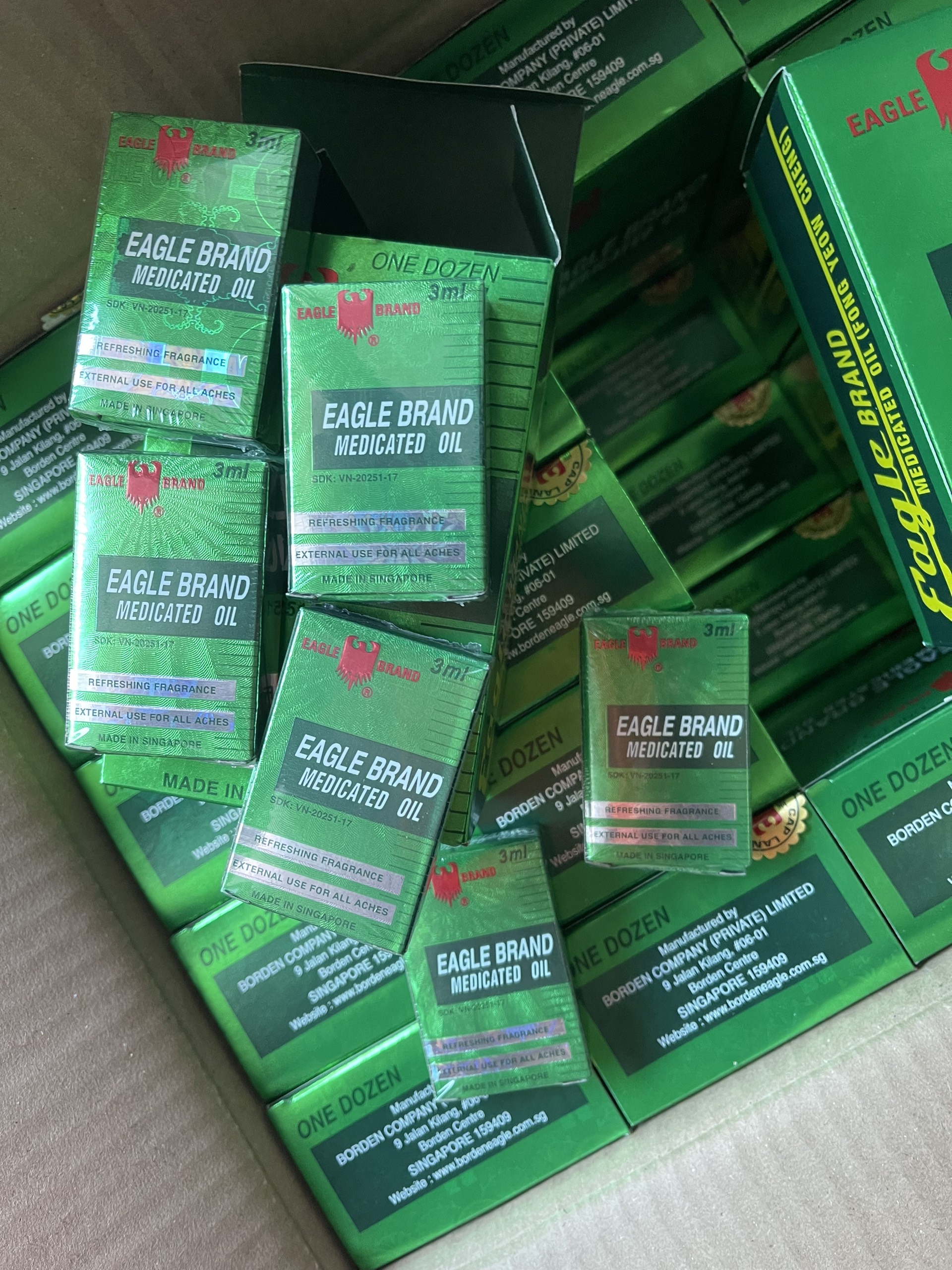01 lô 12 chai  Dầu gió xanh con ó 3mL