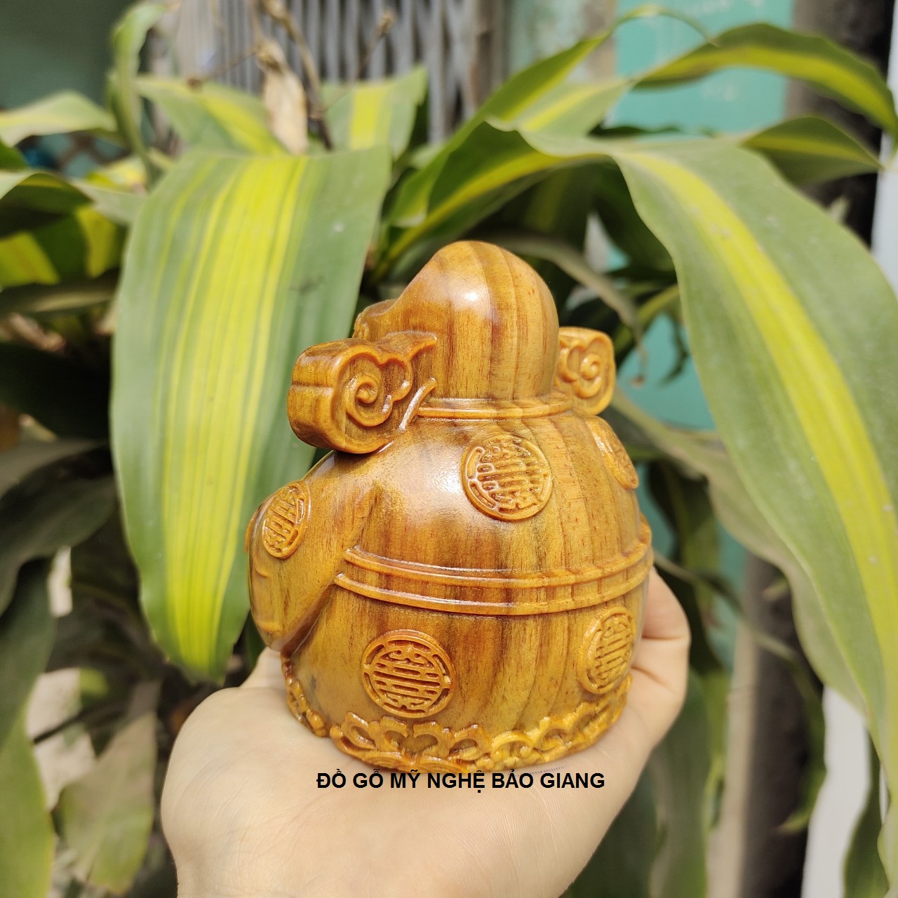 Tượng thần tài gỗ huyết long