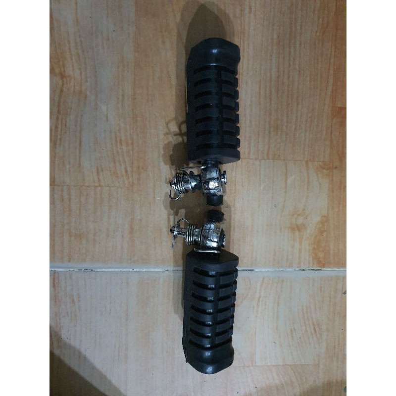 Cặp gác chân trước Rebel 250