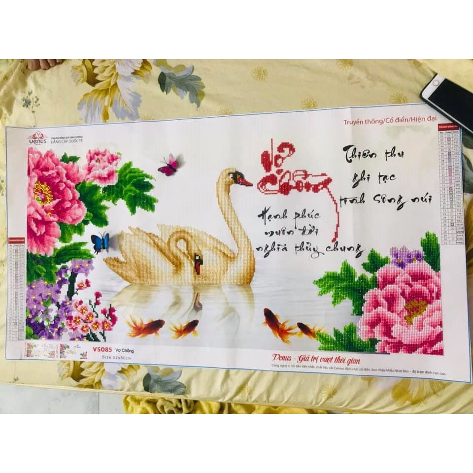 Tranh đính đá Vợ Chồng (92x50cm) - chưa đính đá