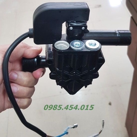 Bưởng 3 ốc đầu nén máy rửa xe