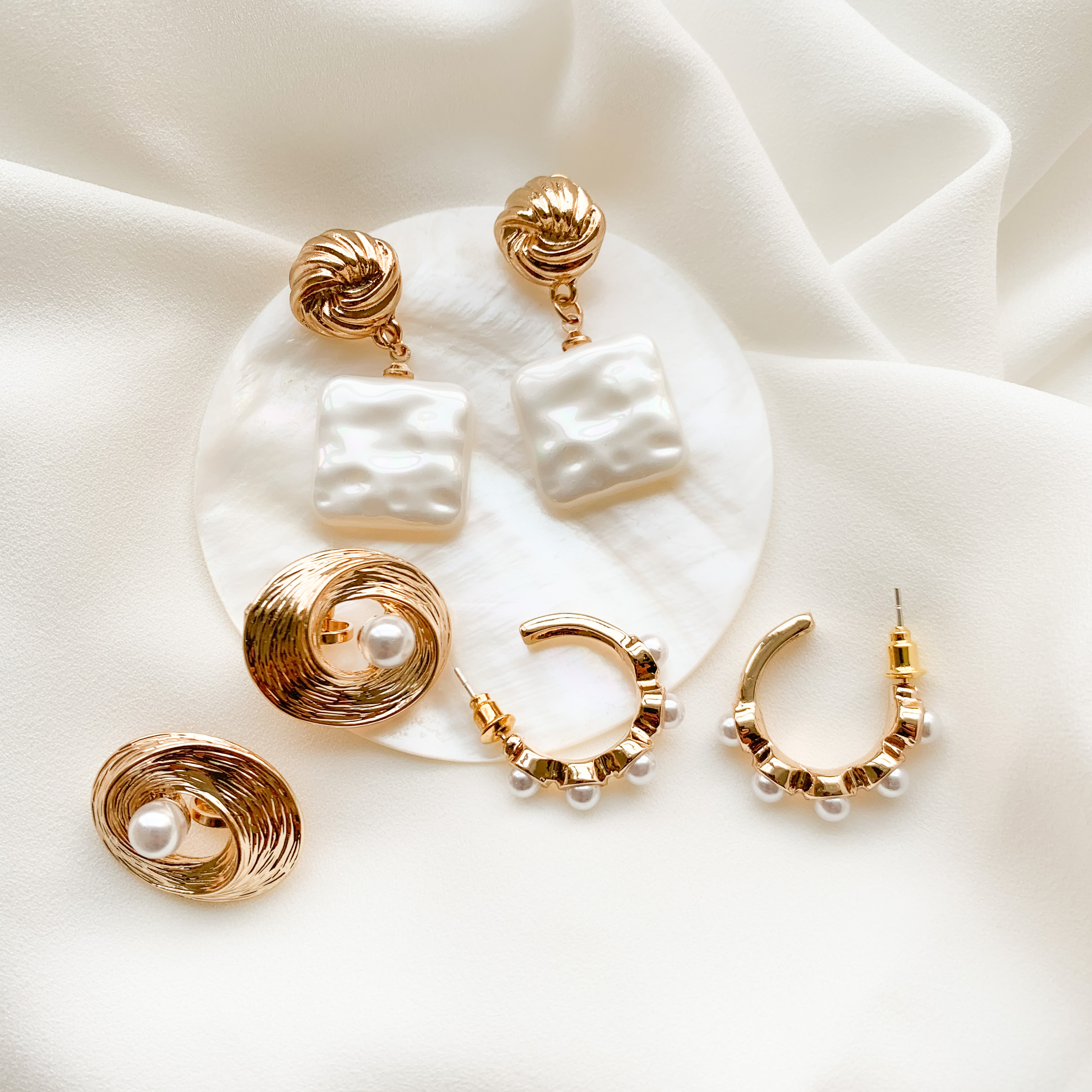Bông tai treo hạt pearl (chuôi bạc s925)