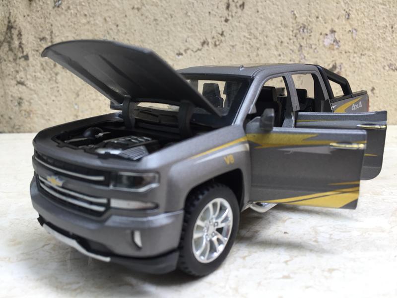 [HCM]Mô hình xe  Chevrolet SILVERADO 1500 2020 1:32