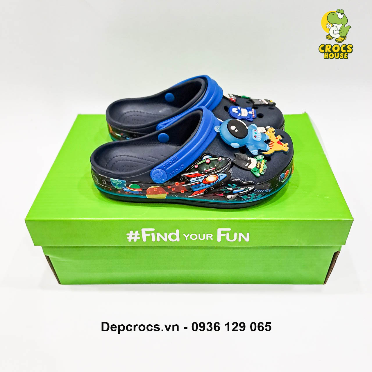 Sục croos 3D viền họa tiết batman - đĩa bay máy bay xanh cho bé trai mẫu đẹp hot trend . Dép sục siêu êm bé trai Nhà Cá Sấu
