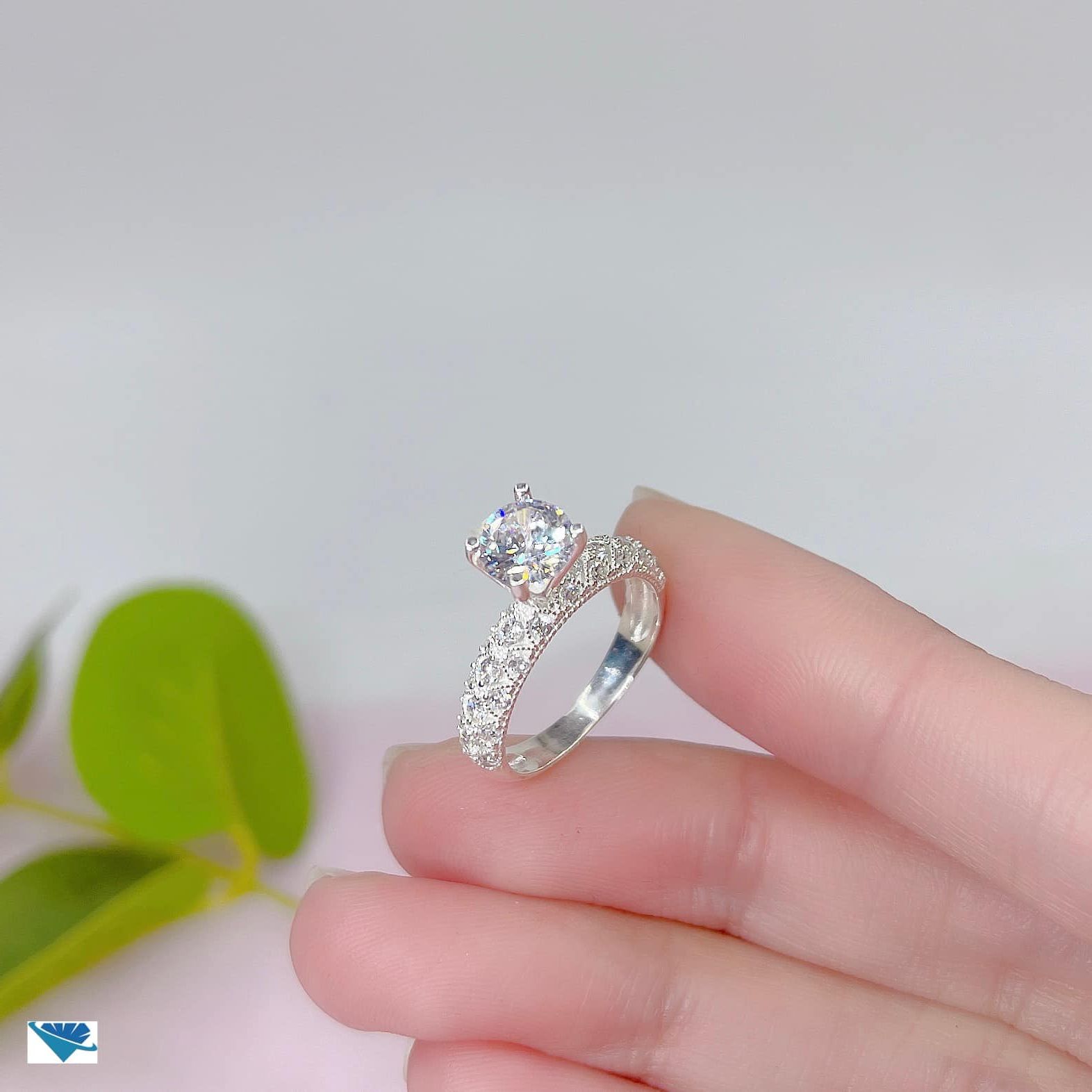 Nhẫn nữ bằng bạc đính đá cao cấp MS08g