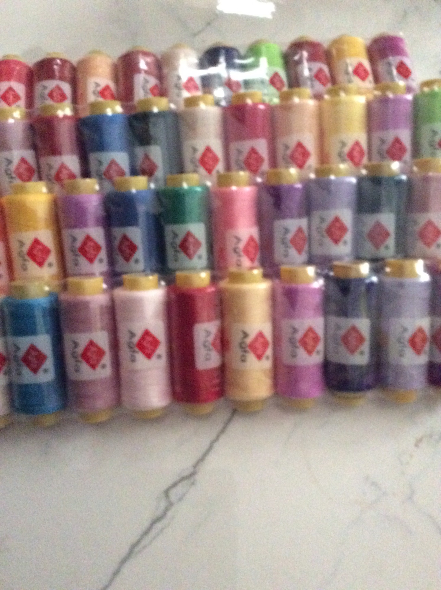 chỉ màu nguyên lốc 10 cuộn đủ màu