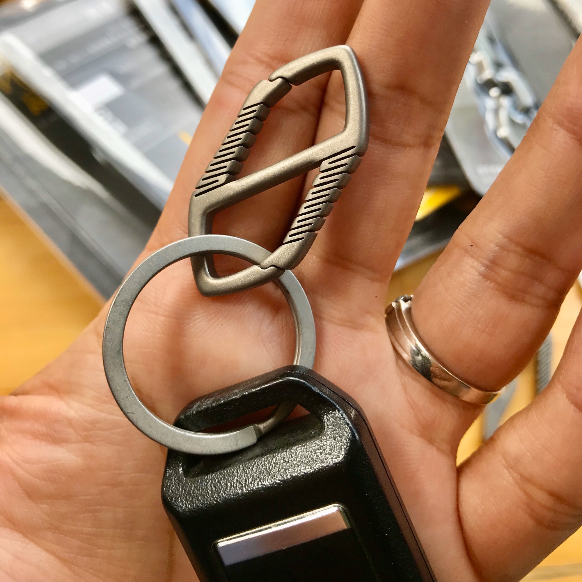Móc Titanium 2 chiều