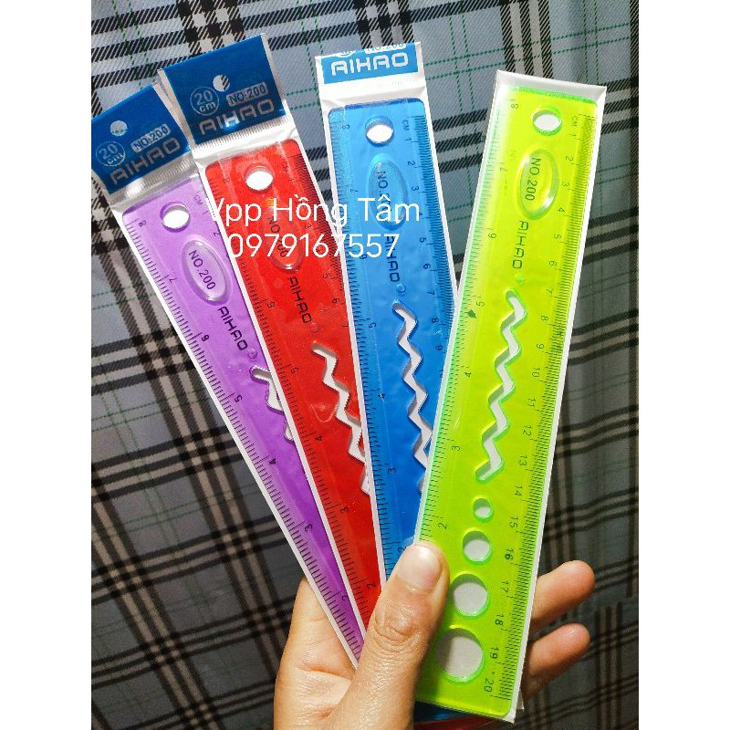 Thước kẻ dẻo 20cm có hình học
