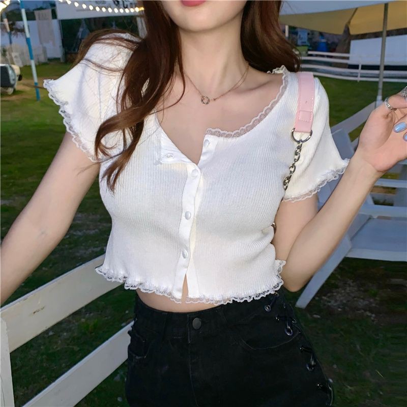 Áo croptop cổ vuống tay ngắn phối ren