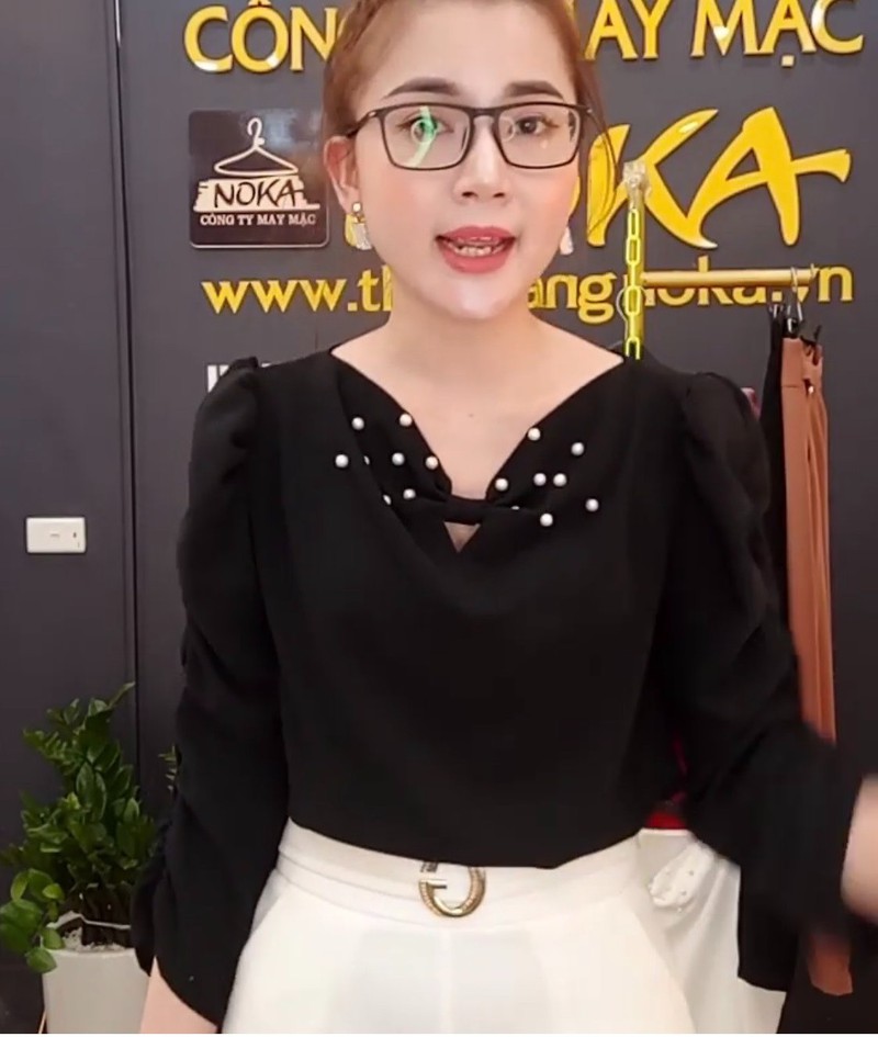 [mua 1 tặng quà]Áo Sơ Mi Cổ V Tay Nhún- BA VÌ FASHION- chất lụa stin mặc mát , thấm hút mồ hôi.