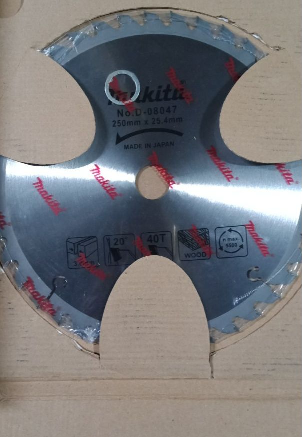 Lưỡi Cắt Gỗ Makita D250Mm