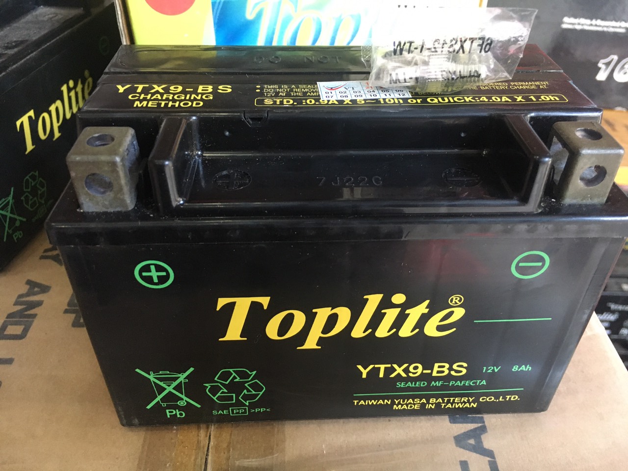 [HCM]Bình ắc quy xe máy Toplite YTX9-BS (12V-8AH)