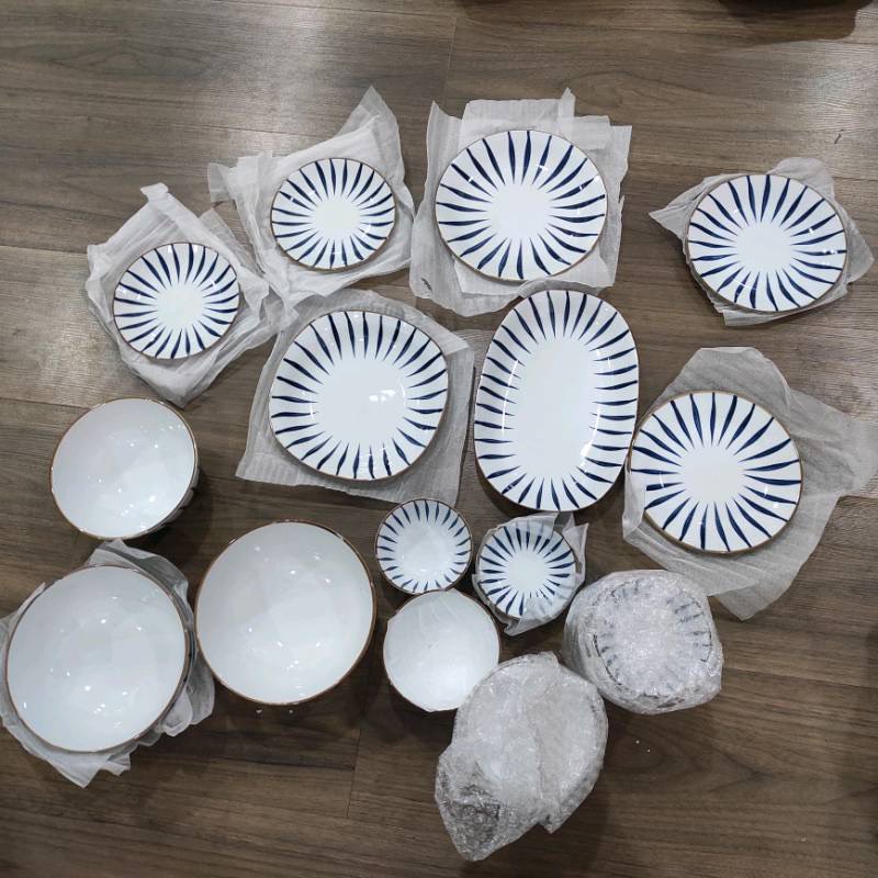 15-piece porcelain bowl and dish set-textured (retail)