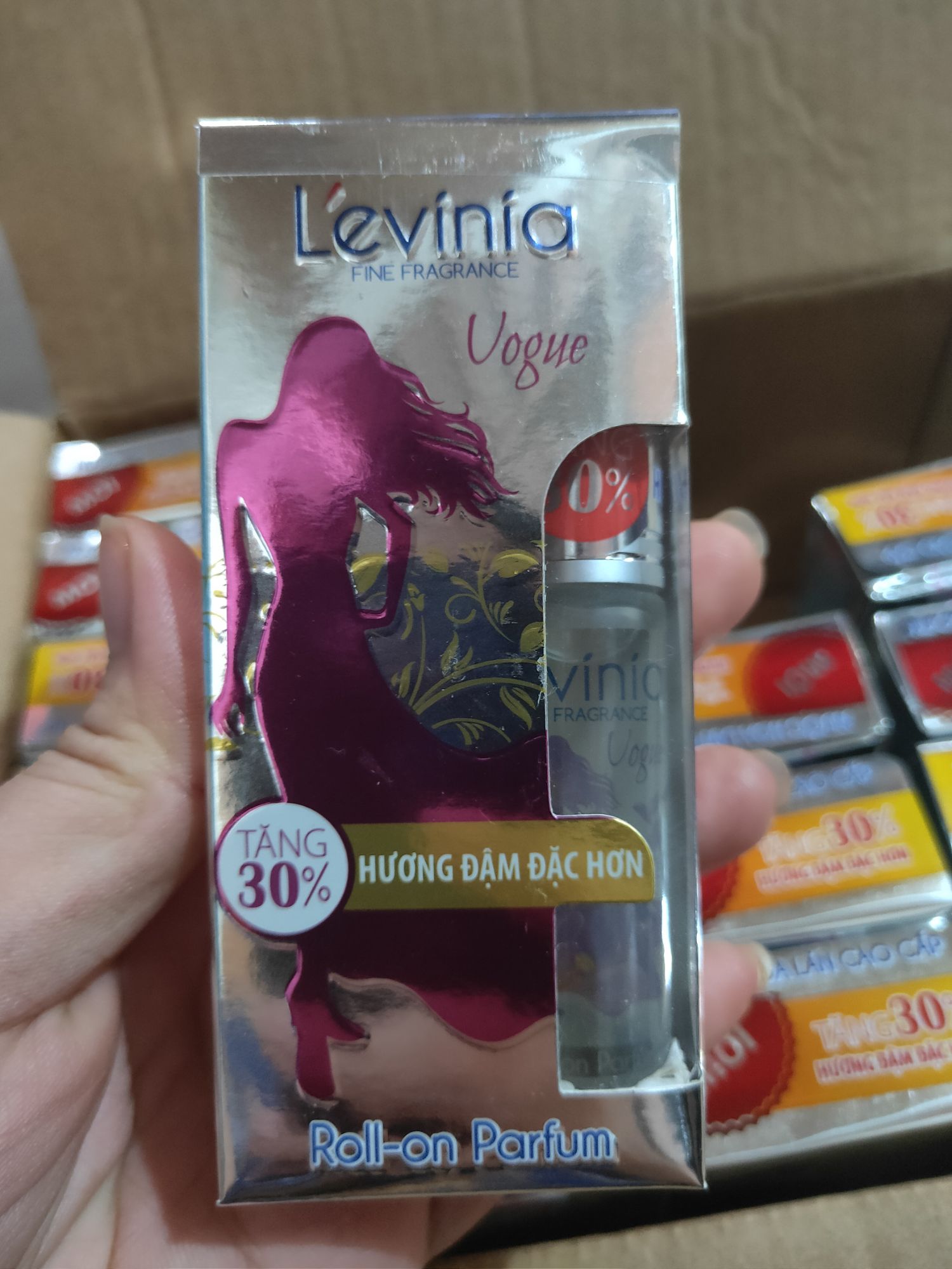 Nước hoa lăn l'evinia levinia tím 9ml