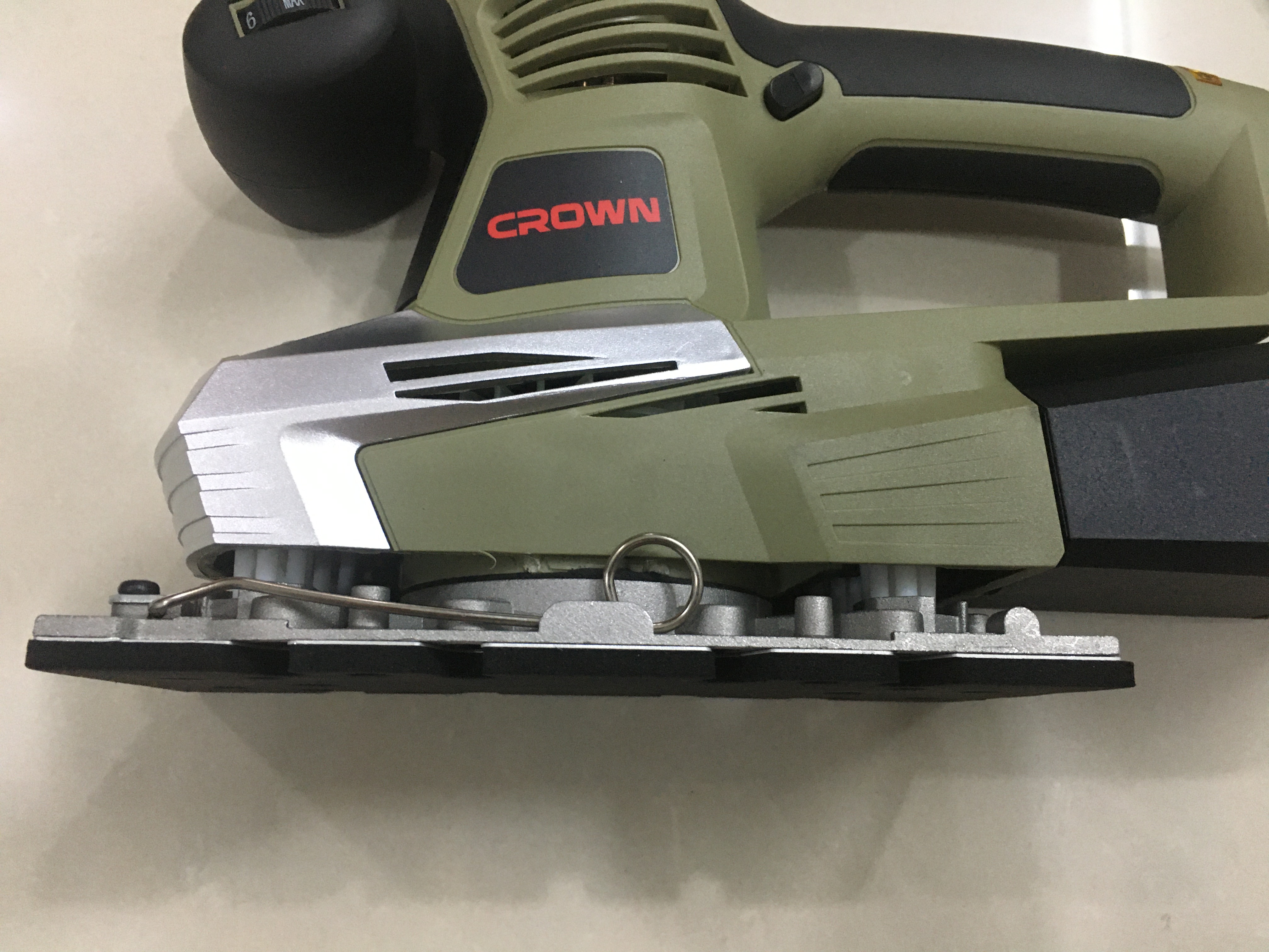 Máy chà nhám rung Crown CT13400