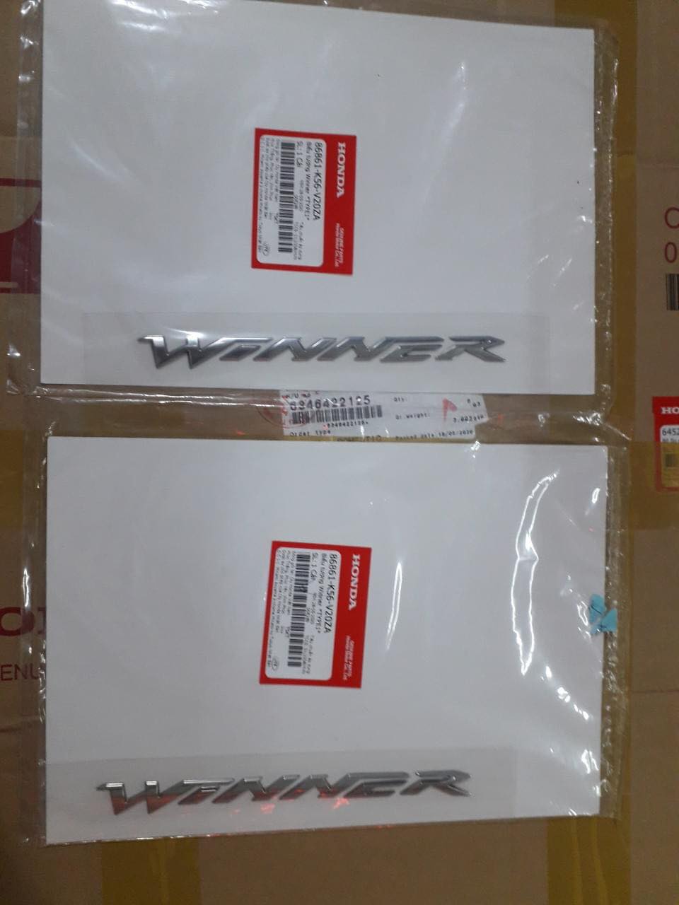 Cặp tem chữ Winner 150 hãng zin Honda.