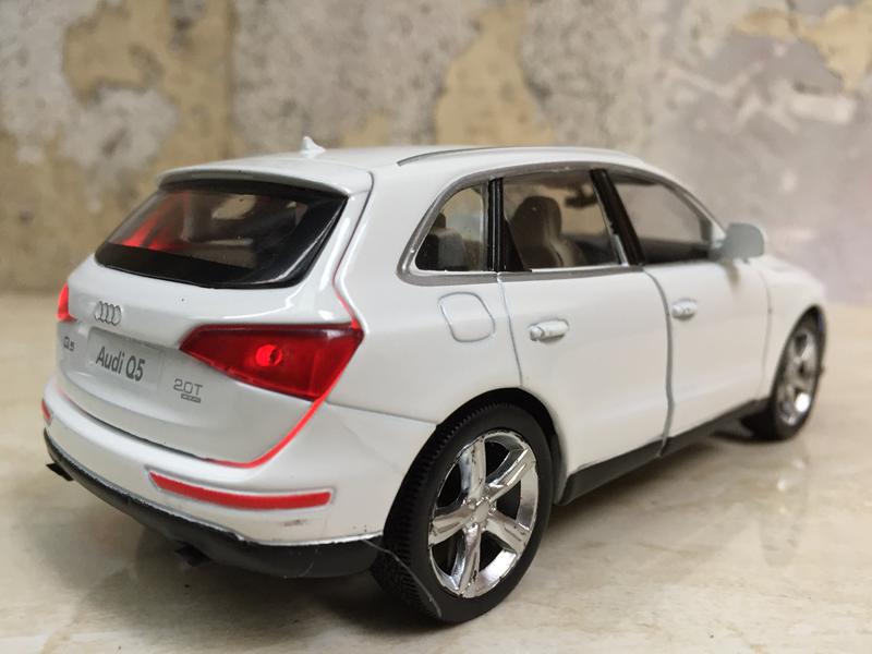 Mô hình xe Ô tô AUDI Q5 1:32