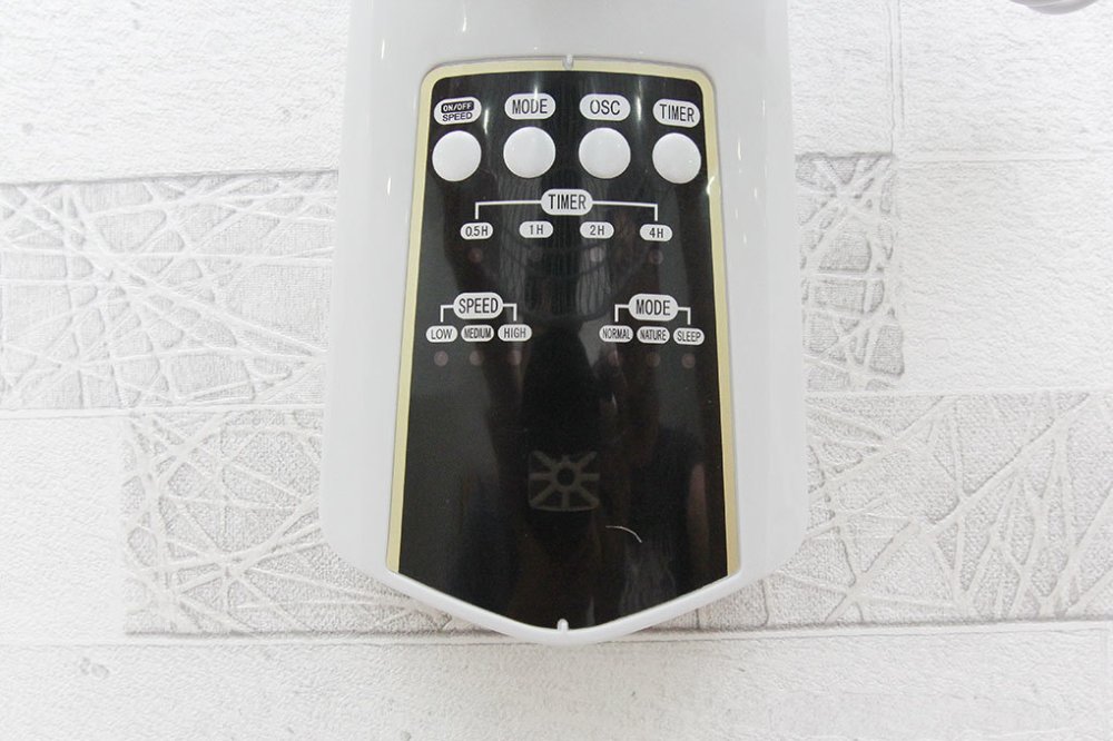 Quạt Treo Tường Midea FW40-7JR (Công suất 55W, 3 Cánh, Điều Khiển Từ Xa Chỉnh Gió 3 Tốc Độ)