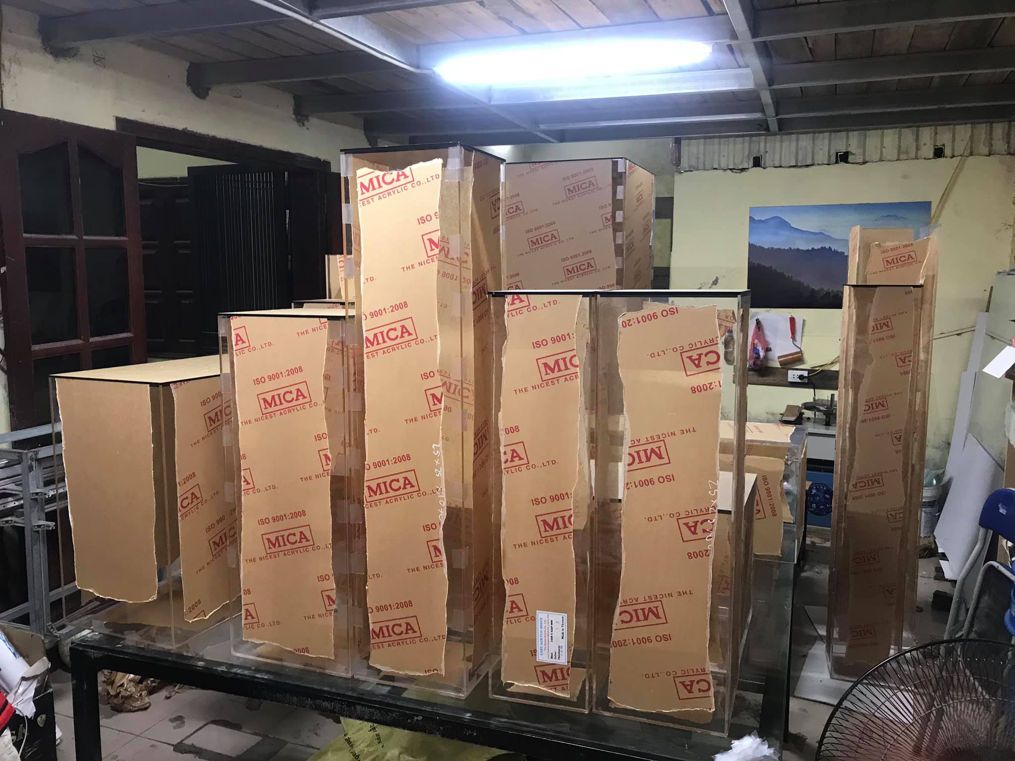 Hòm phiếu mica kích  thước 20x20 dày 2mm