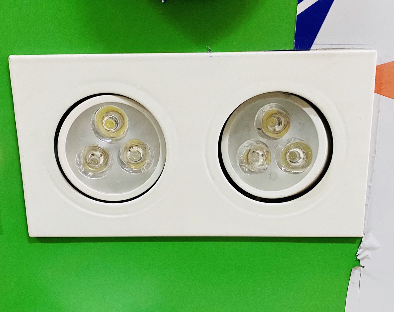 Đèn led âm trần