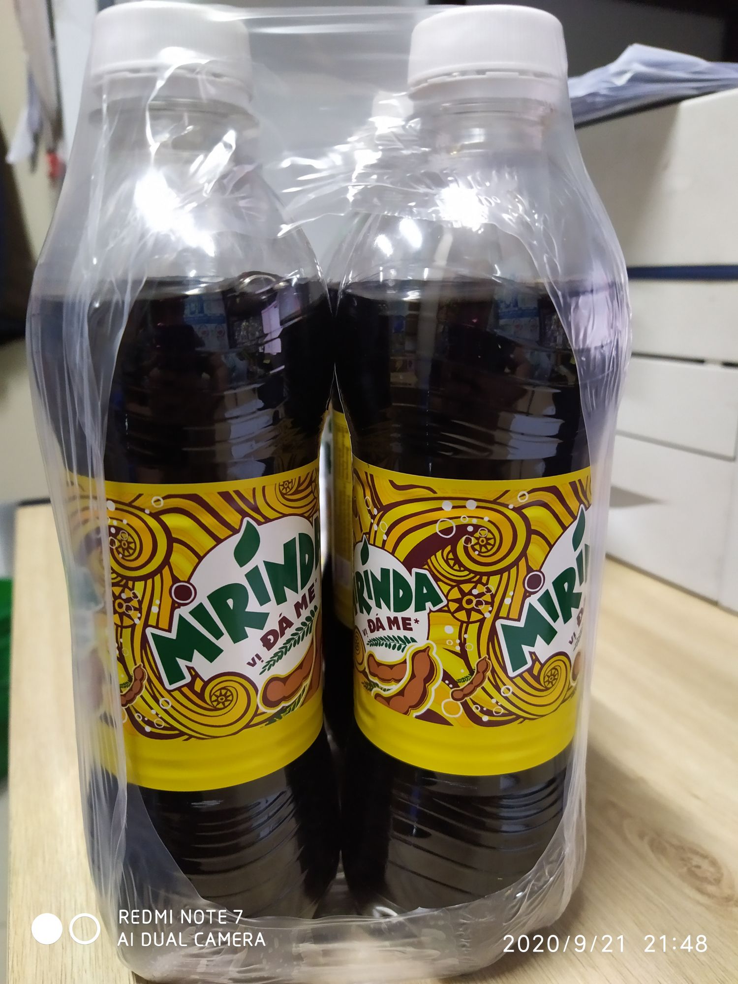 Mirinda vị đá me chai 390ml