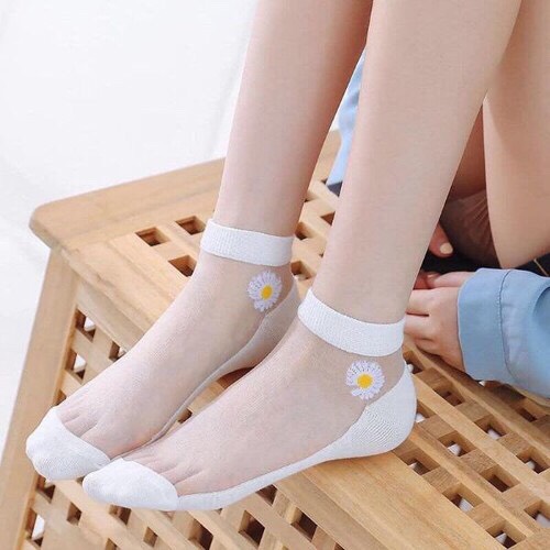 Tất Ren Lụa Hoa Cúc Hot Trend