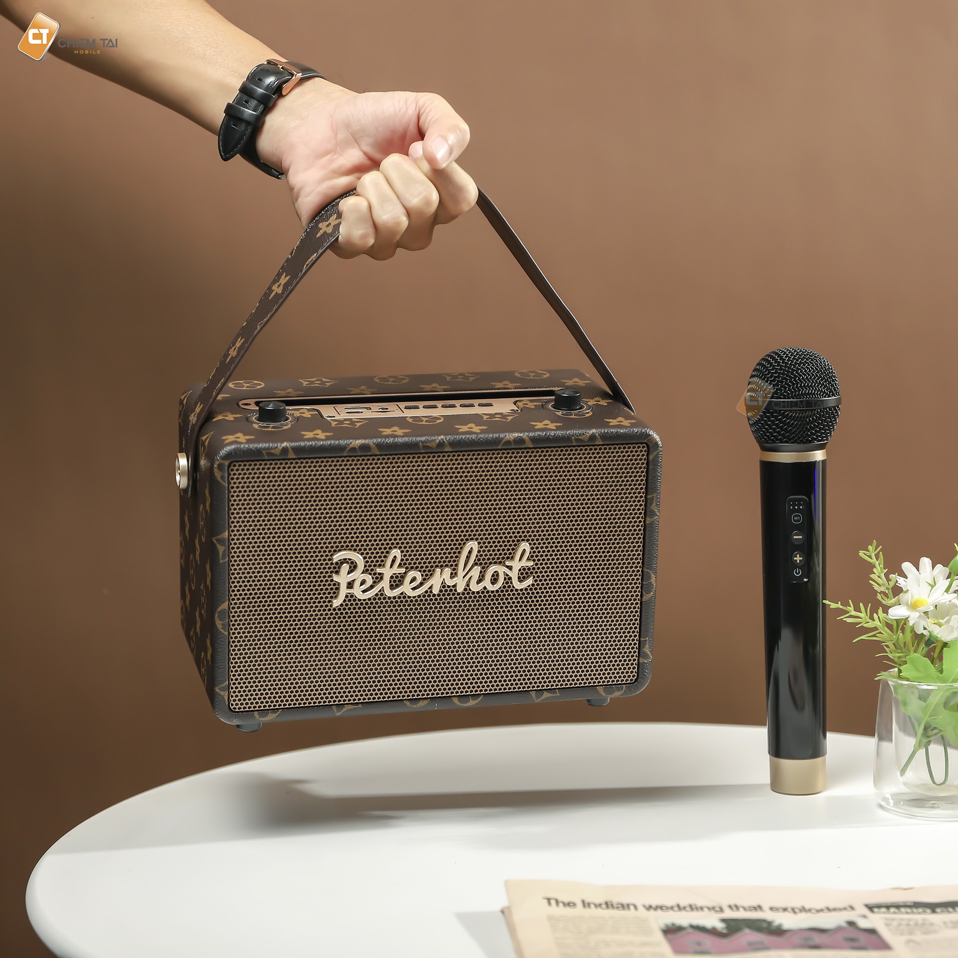 Loa bluetooth Oneder D6 nhỏ gọn bass cực căng giai điệu sắc nét phù hơp những bữa tiệc ngoài trời phong cách vintage