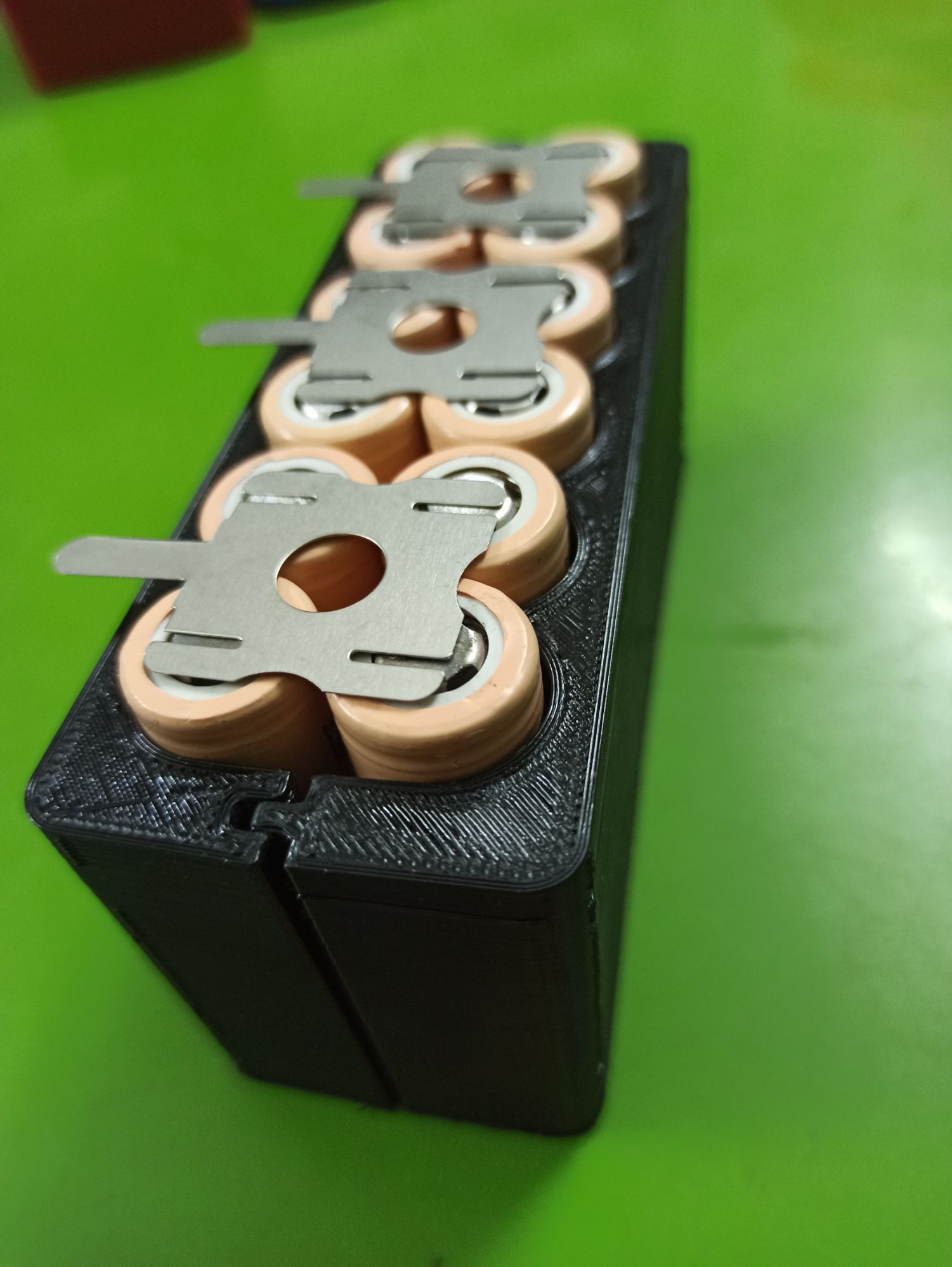 khuôn kẹp pin 18650 khi hàn cell