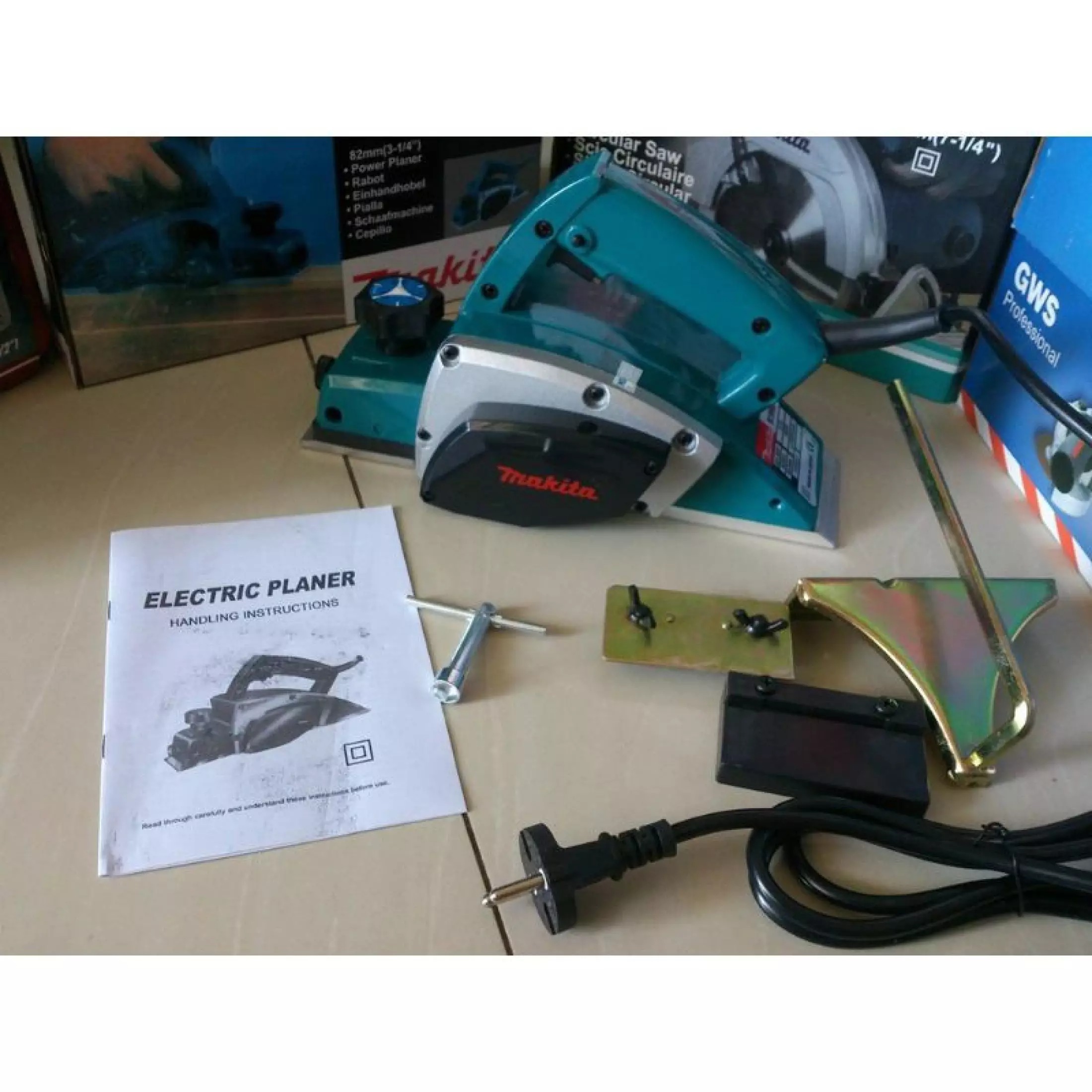 Máy Bào Makita,Máy Bào Gỗ Cầm Tay Makita Giúp Cho Bạn Bào Mòn Các Vật Dụng Đơn Giản , Sản Phẩm Cần Thiết Cho Mọi Gia Đình