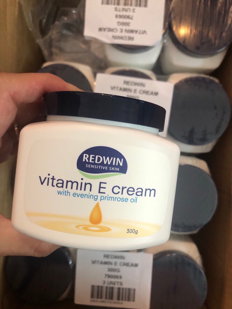 Kem dưỡng da mềm mịn REDWIN Vitamin E Cream